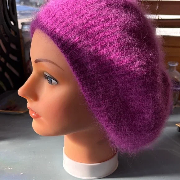 VTG Aris Rabbit Wool Blend Luxurious Fuchsia Knit Beret Beanie - Picture 1 of 5